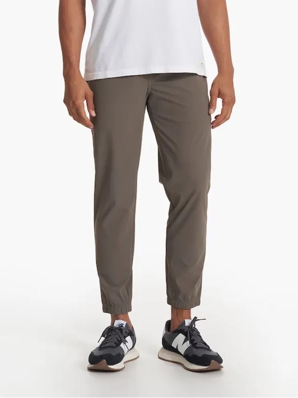 Vuori Men’s Fleet Sport Jogger Pants 30" Lightweight in Cocoa S